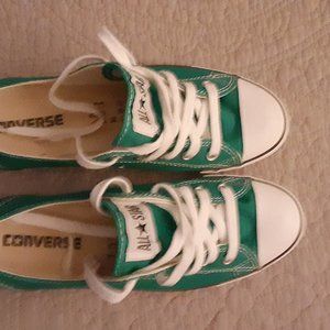 Women's converse sneaker size 7